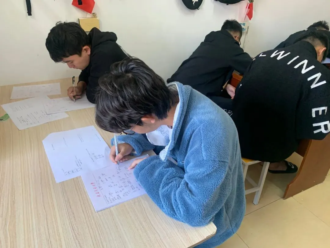 【机械学风】突击队在行动!英语四级模拟、高数期中考试顺利完成 第8张