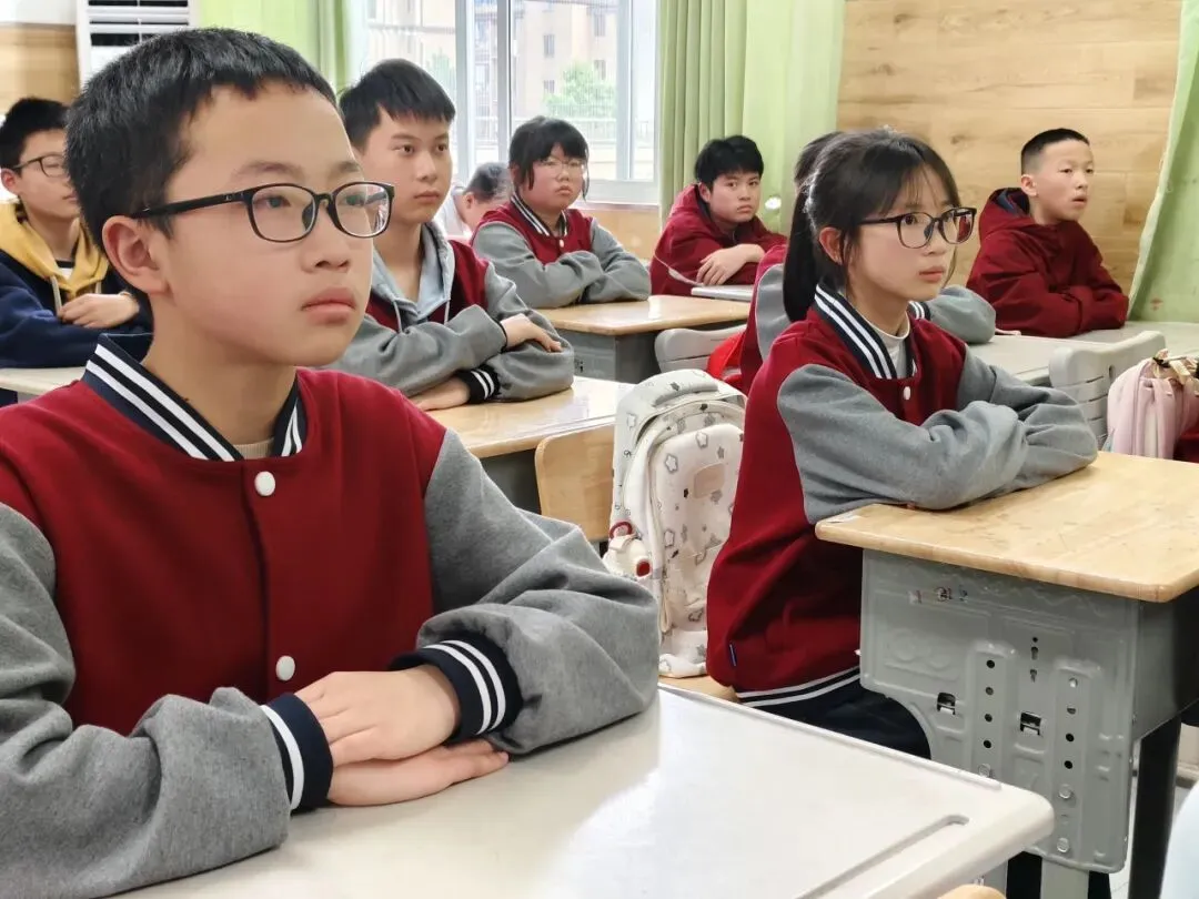 别家学校发试卷,这所学校发菜谱——这“锅”,我们背了 第22张
