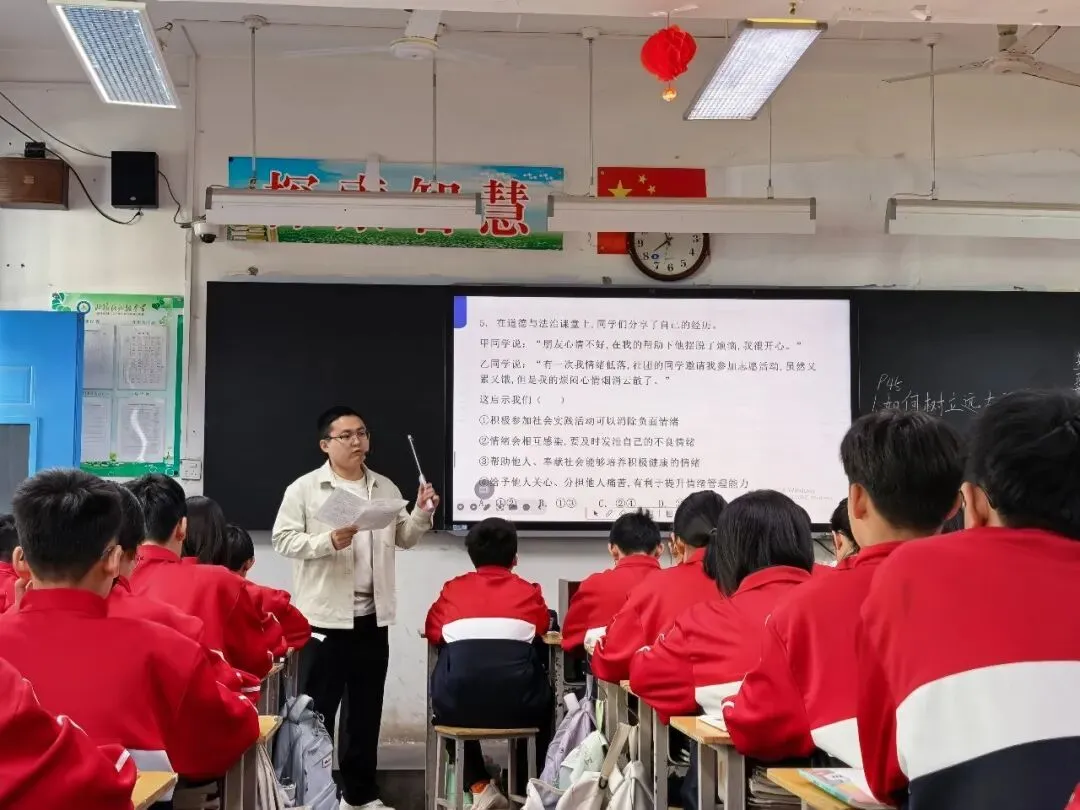深耕试卷讲评 聚力备考提质--定州市初中道德与法治中心教研组联合陈军红名师工作室开展讲评课主题教研活动 第11张