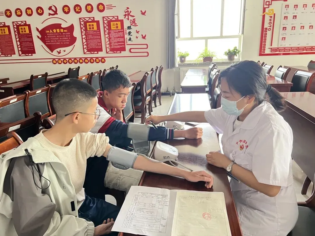 守护青春成长|十六团医院暖心护航中考学生体检 第3张