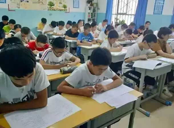 为什么老师在我们试卷的分数下面,划两条横杠? 第4张