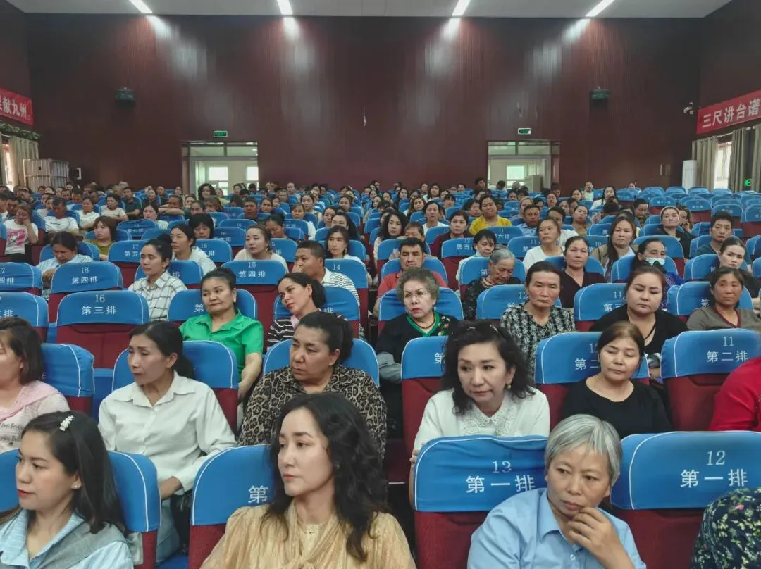 逐梦中考绽芳华,家校同心启新程”——轮台县第二中学九年级中考备考家长会暖心召开 第6张