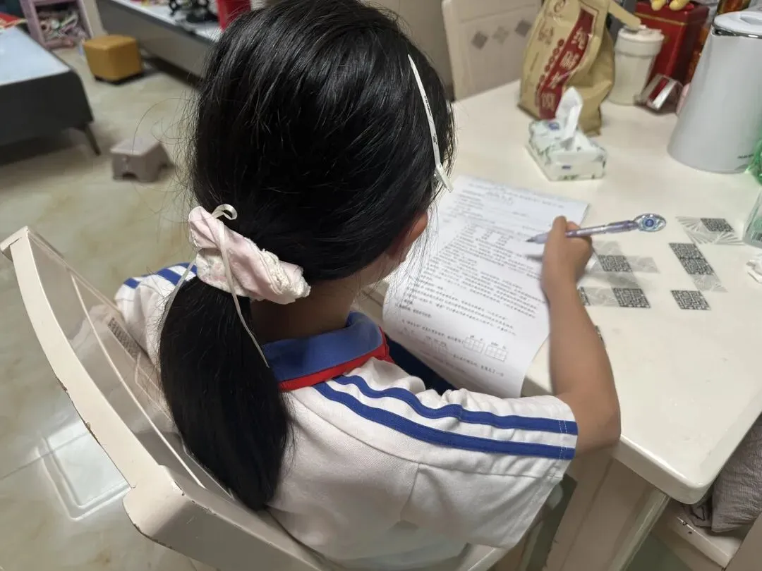 考试在即,孩子主动要求让我打印试卷给她做:比起成绩,认真的样子更让我动容 第2张