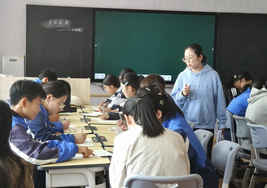 研思聚力备中考 专家引领促成长 ——我校圆满承办赤峰市教科研中心备考专项指导活动 第2张