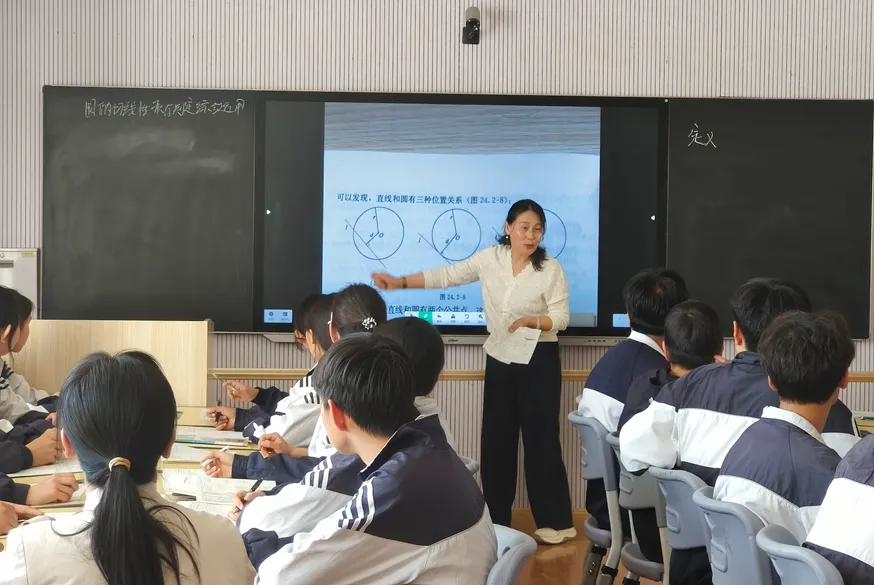 研思聚力备中考 专家引领促成长 ——我校圆满承办赤峰市教科研中心备考专项指导活动 第3张