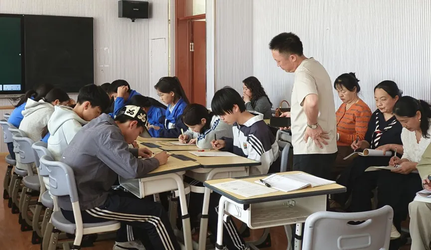 研思聚力备中考 专家引领促成长 ——我校圆满承办赤峰市教科研中心备考专项指导活动 第6张