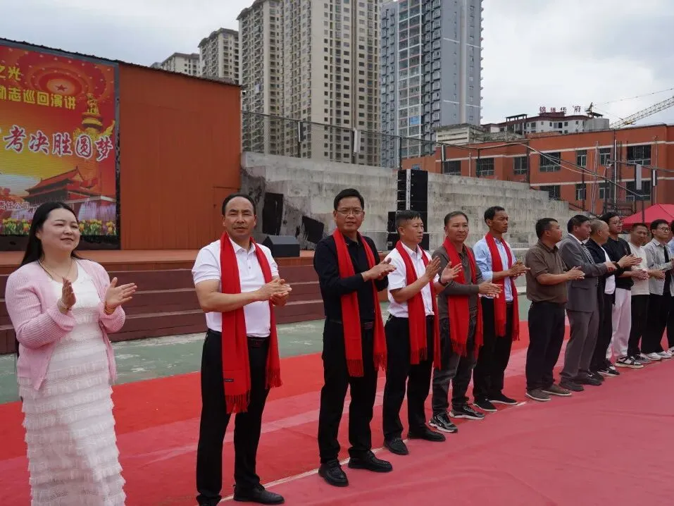 让生命绽放力量,助中考决胜圆梦 —— 我校成功举办中考励志演讲活动 第12张