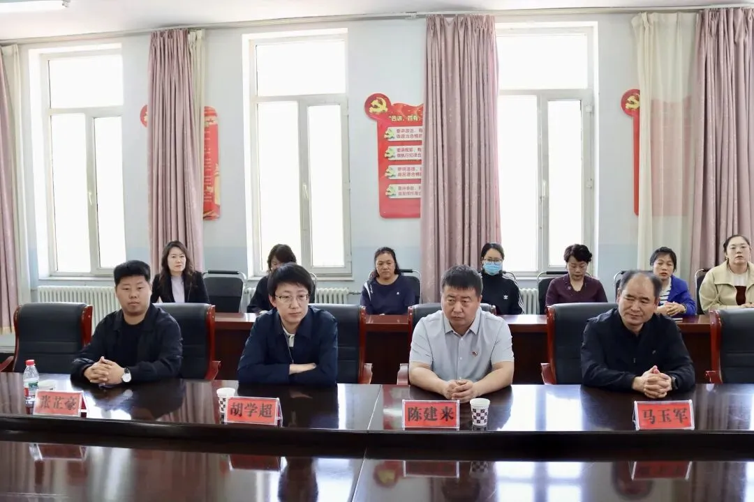 暖心慰问振士气 砥砺前行迎高中考 | 磴口县县委县政府慰问高初三一线教师 第11张