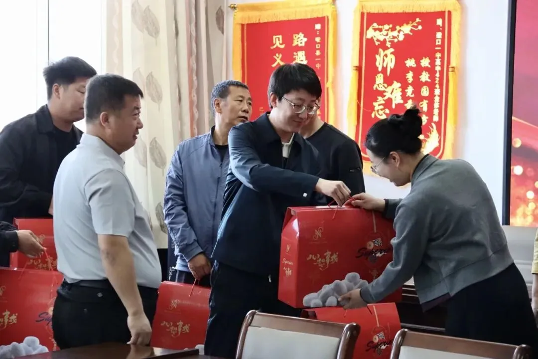 暖心慰问振士气 砥砺前行迎高中考 | 磴口县县委县政府慰问高初三一线教师 第13张