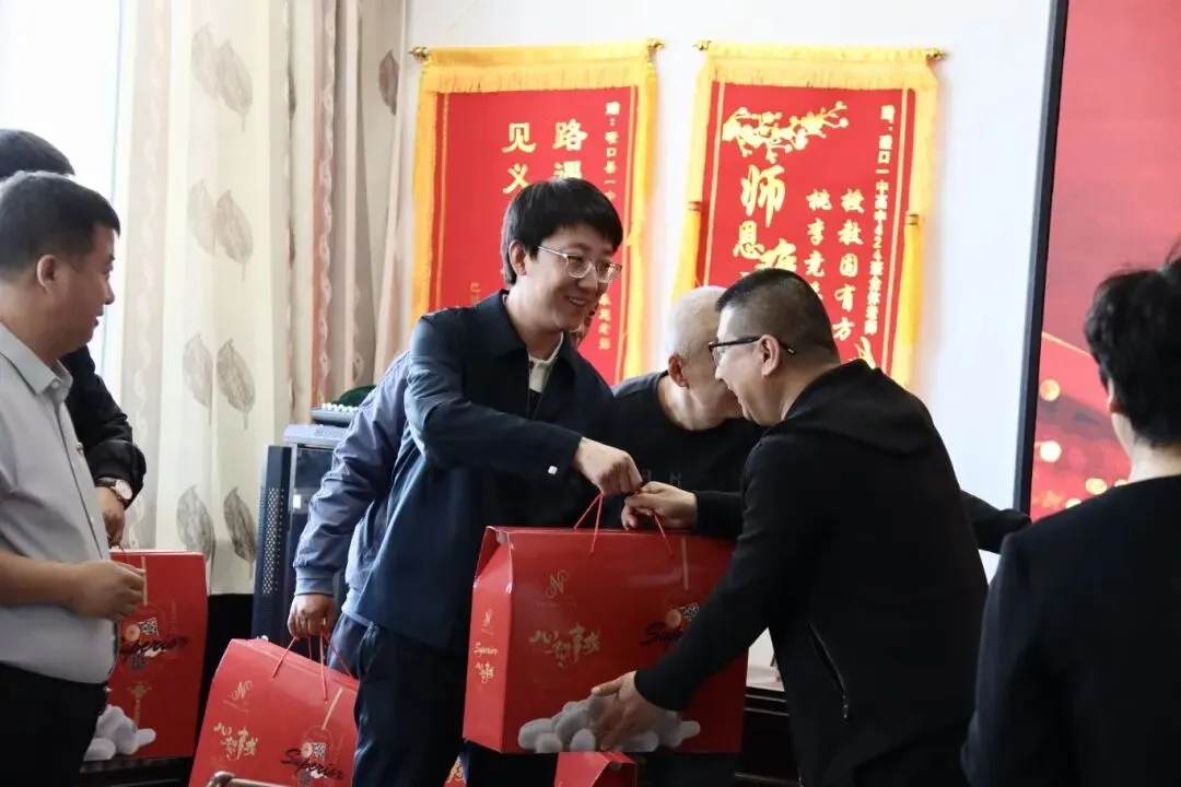 暖心慰问振士气 砥砺前行迎高中考 | 磴口县县委县政府慰问高初三一线教师 第14张