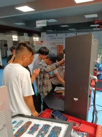 真题真练强技能 产教融合育新人 —— 三亚学院新能源汽车整车实验台架实验成效显著 第3张