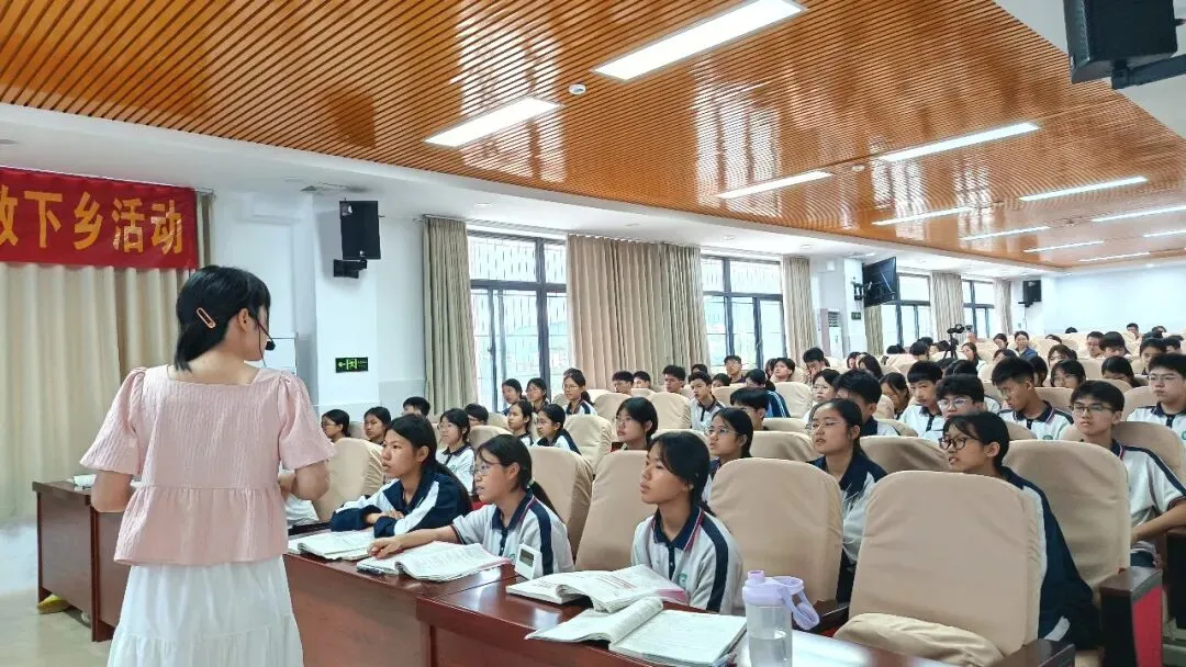 【送教活动】研析新教材·精准备中考——张思婷名教师工作室送教下乡活动 第5张