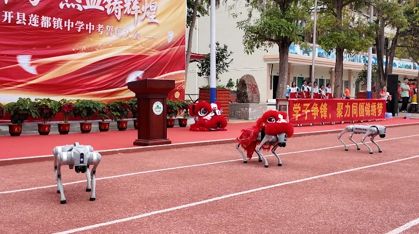 小铭智航助力封开县莲都镇中学中考誓师大会:科技赋能,点燃青春,共赴荣光 第8张