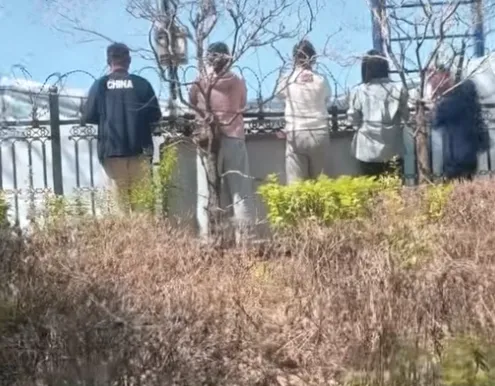 男子爬变压器箱看中考体考?莫把牵挂变成危险 第5张
