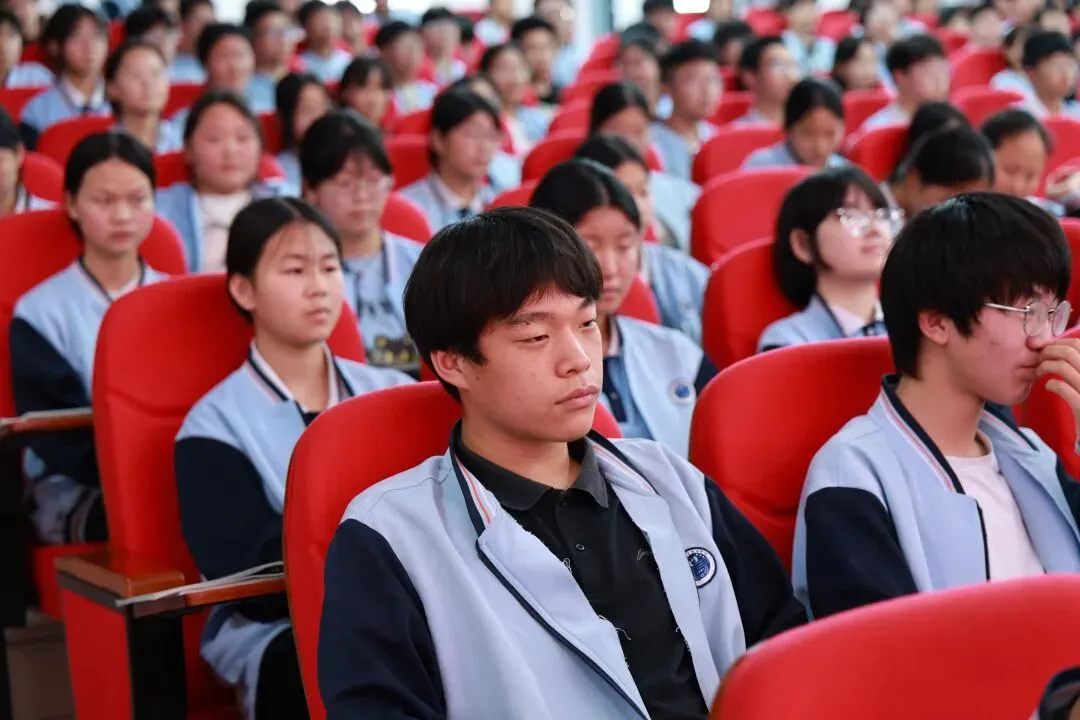 奋战冲刺迎中考 踔厉奋发铸辉煌——南阳市第二十完全学校初中部 2026 届九年级冲刺动员大会圆满举行 第23张