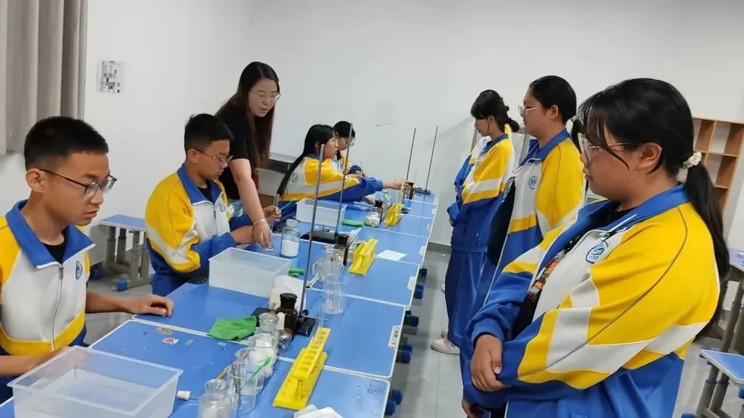 强化实验操作,全力备战中考——成功初三学子实验操作训练纪实 第4张