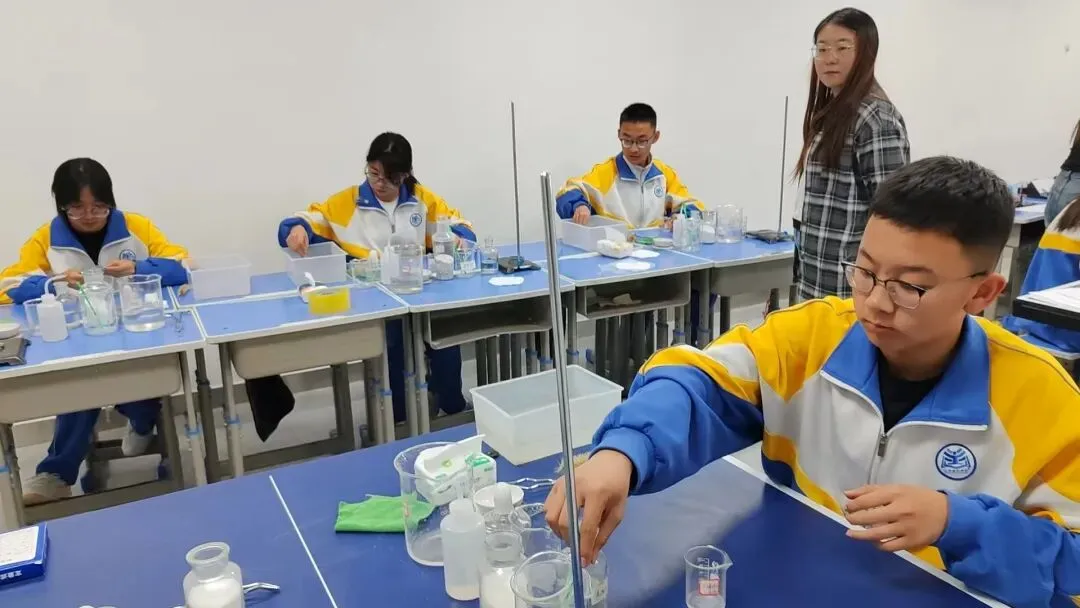 强化实验操作,全力备战中考——成功初三学子实验操作训练纪实 第5张
