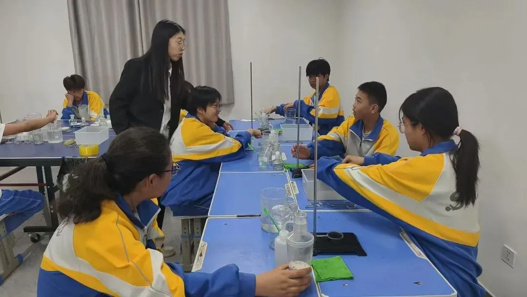 强化实验操作,全力备战中考——成功初三学子实验操作训练纪实 第6张