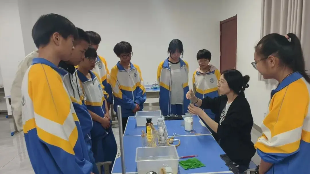 强化实验操作,全力备战中考——成功初三学子实验操作训练纪实 第10张