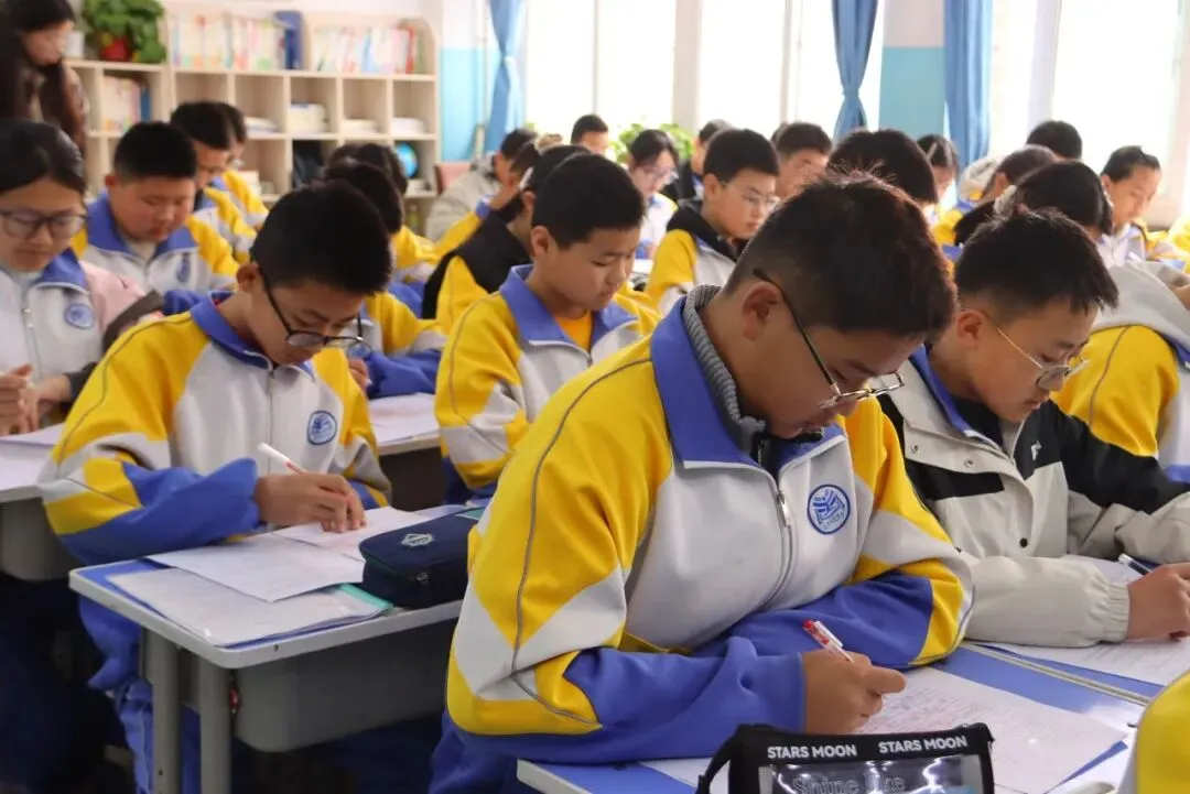 强化实验操作,全力备战中考——成功初三学子实验操作训练纪实 第24张