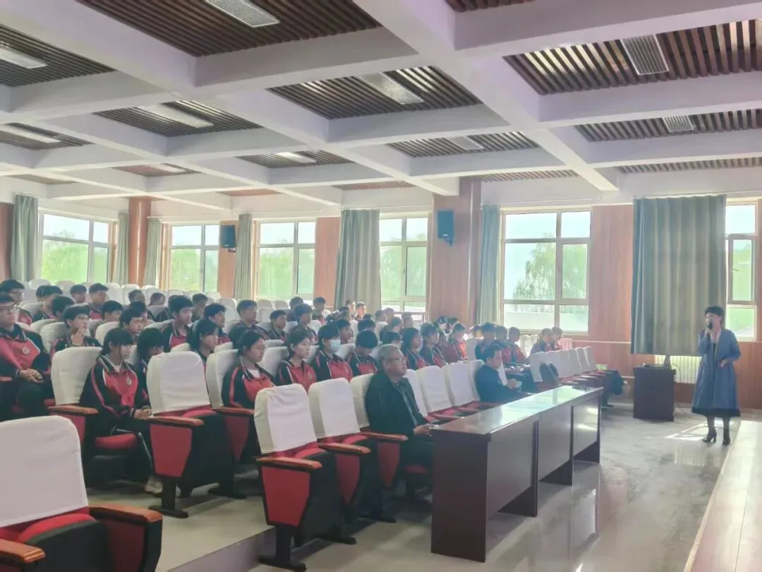 青春燃动赴中考 师生同心向未来—我校同步召开初三师生中考冲刺专题会议 第4张