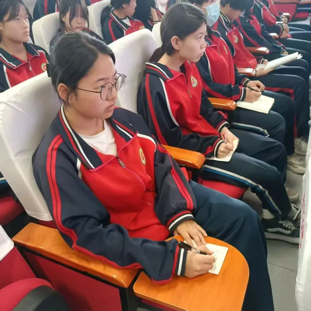 青春燃动赴中考 师生同心向未来—我校同步召开初三师生中考冲刺专题会议 第9张