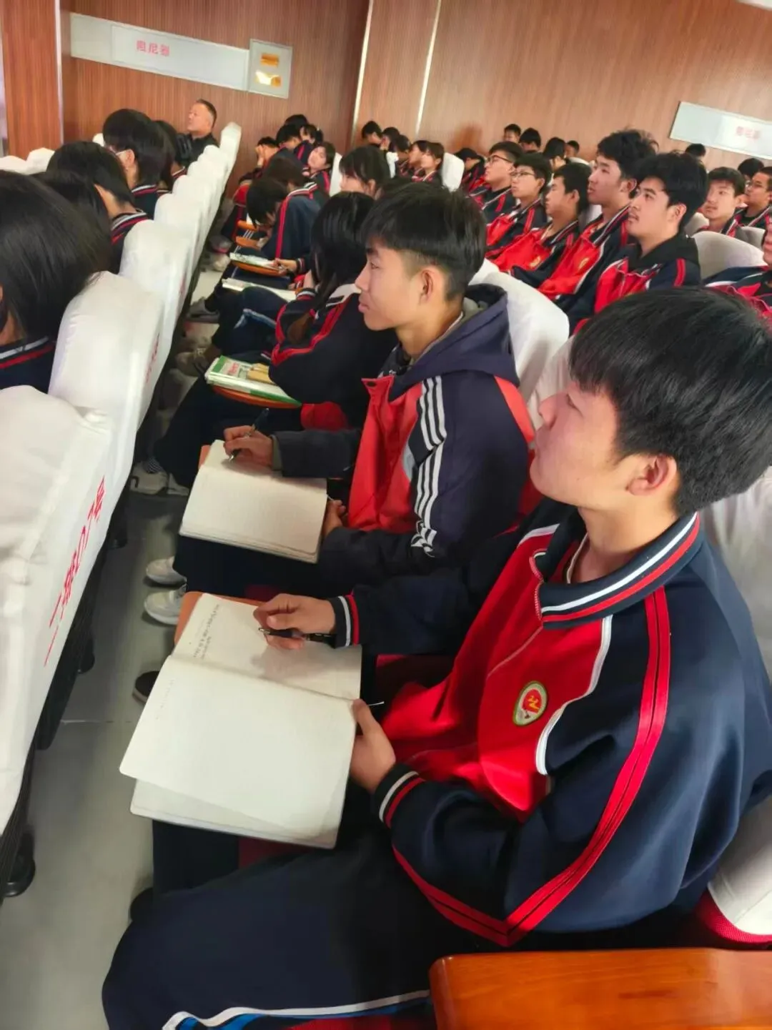 青春燃动赴中考 师生同心向未来—我校同步召开初三师生中考冲刺专题会议 第10张
