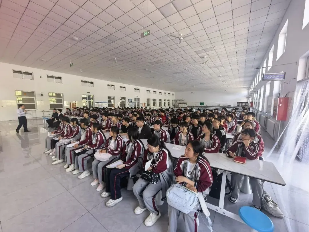 燃动青春 决胜中考——魅力教育集团总校长曾军良中考励志报告会在世恩中学圆满举行 第4张