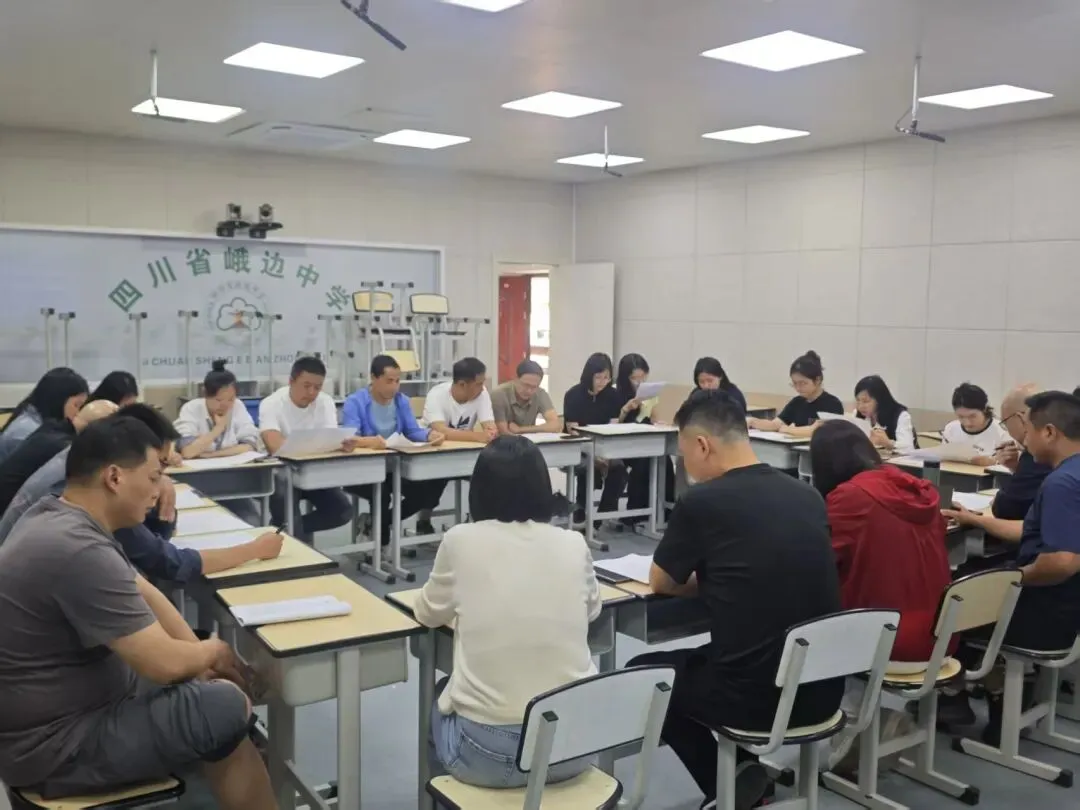 凝心聚力析学情 精准施策备中考——峨边中学九年级适应性考试质量分析会 第4张