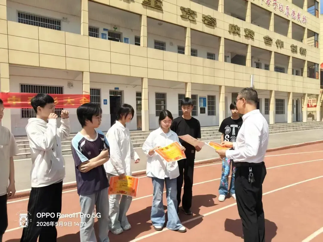 厉兵秣马战期中,凝心聚力冲中考 第5张