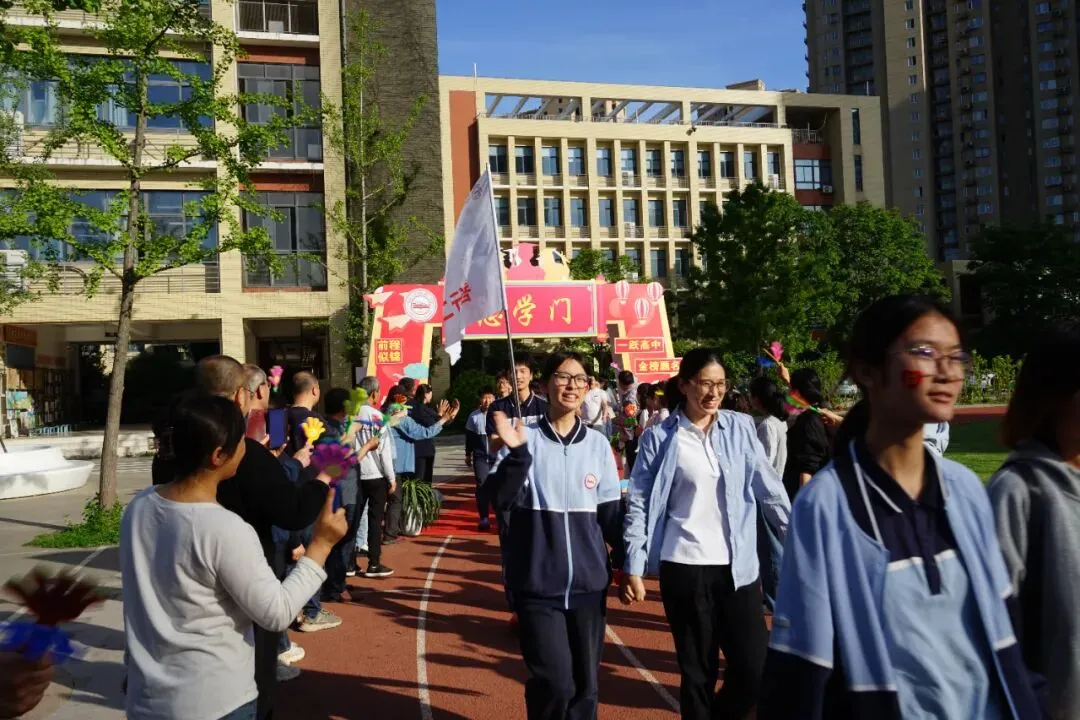 七彩·厂中 ▏青春无悔凌云志 决胜中考谱华章——浦厂中学初三年级举办“志学礼”活动 第9张