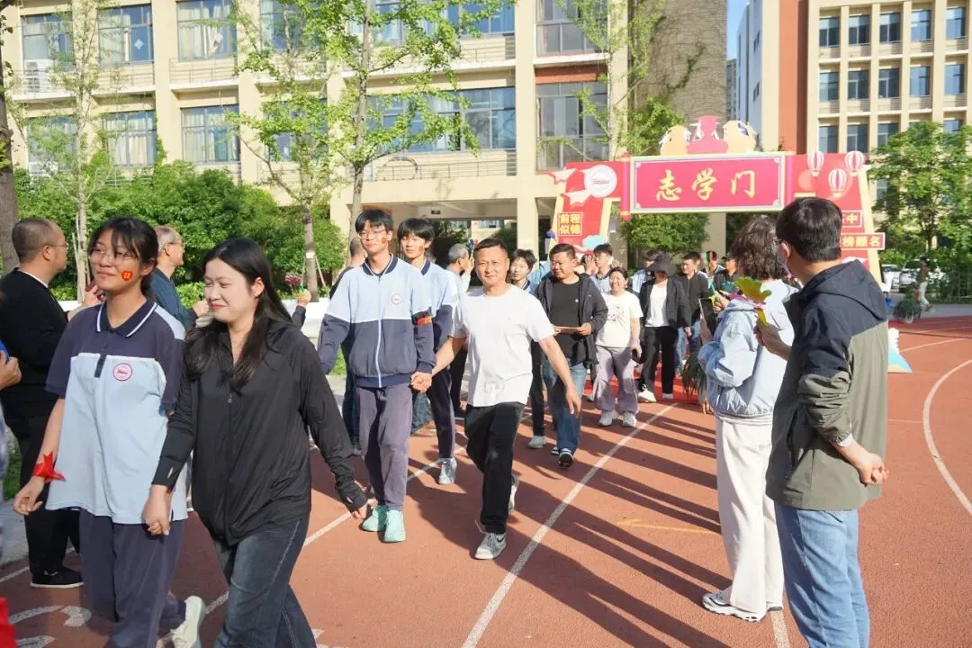 七彩·厂中 ▏青春无悔凌云志 决胜中考谱华章——浦厂中学初三年级举办“志学礼”活动 第13张