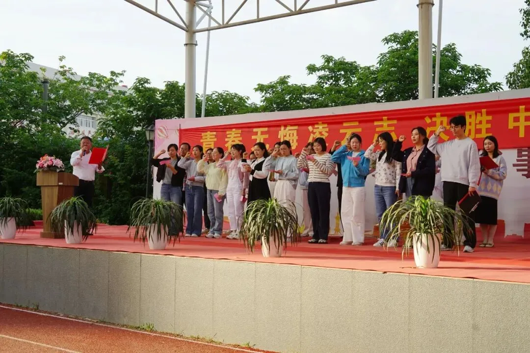 七彩·厂中 ▏青春无悔凌云志 决胜中考谱华章——浦厂中学初三年级举办“志学礼”活动 第38张