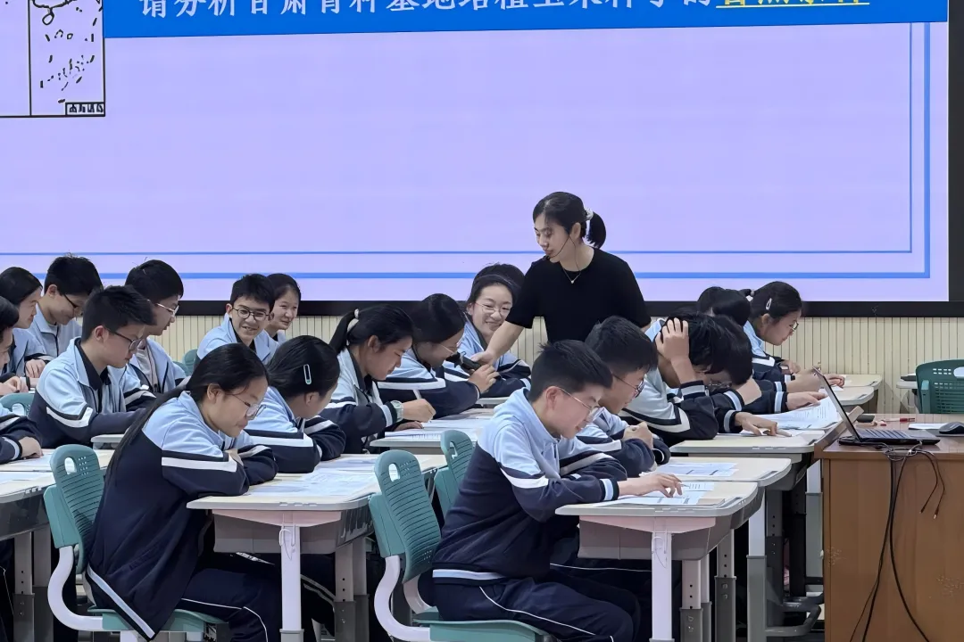 深耕细研磨利剑,凝心聚力向中考——余姚市2026年初中道德与法治、历史、地理复习研讨会在我校顺利举行 第23张
