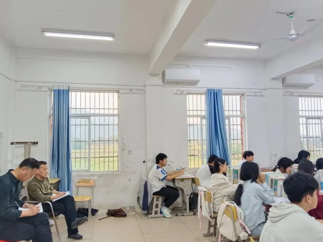 推门听课促实效 备战中考提质效 第2张