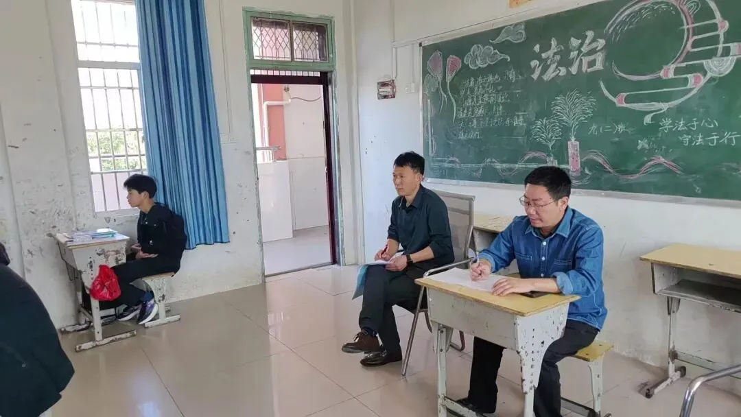推门听课促实效 备战中考提质效 第4张
