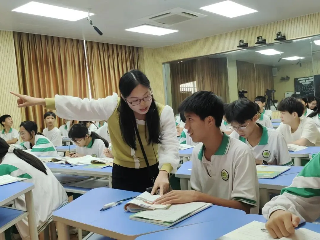深耕课标智能促教 靶向阅读聚力中考 ——记德庆县吴道刚名教师工作室2026年第二次集中研修活动 第8张 深耕课标智能促教 靶向阅读聚力中考 ——记德庆县吴道刚名教师工作室2026年第二次集中研修活动 第8张