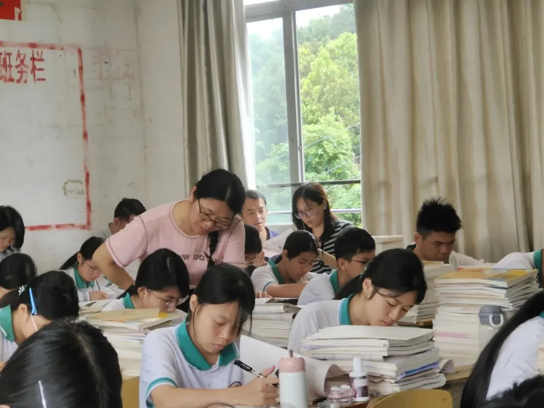 深耕课标智能促教 靶向阅读聚力中考 ——记德庆县吴道刚名教师工作室2026年第二次集中研修活动 第12张 深耕课标智能促教 靶向阅读聚力中考 ——记德庆县吴道刚名教师工作室2026年第二次集中研修活动 第12张