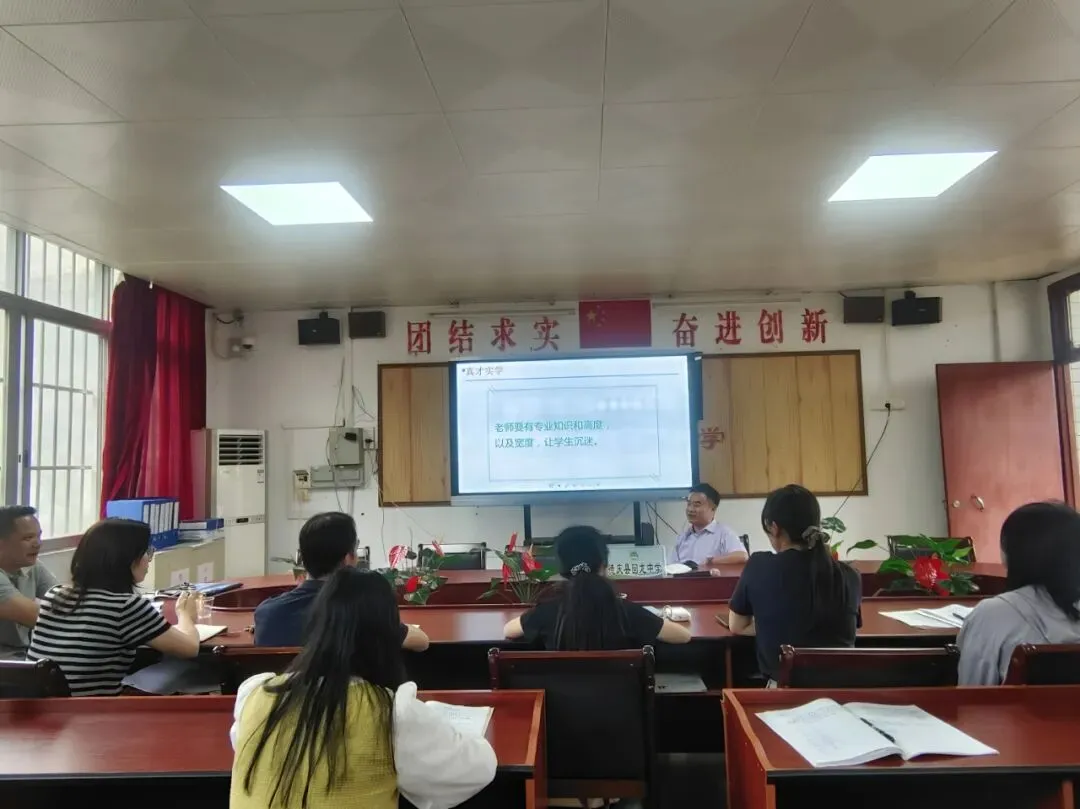 深耕课标智能促教 靶向阅读聚力中考 ——记德庆县吴道刚名教师工作室2026年第二次集中研修活动 第27张 深耕课标智能促教 靶向阅读聚力中考 ——记德庆县吴道刚名教师工作室2026年第二次集中研修活动 第27张