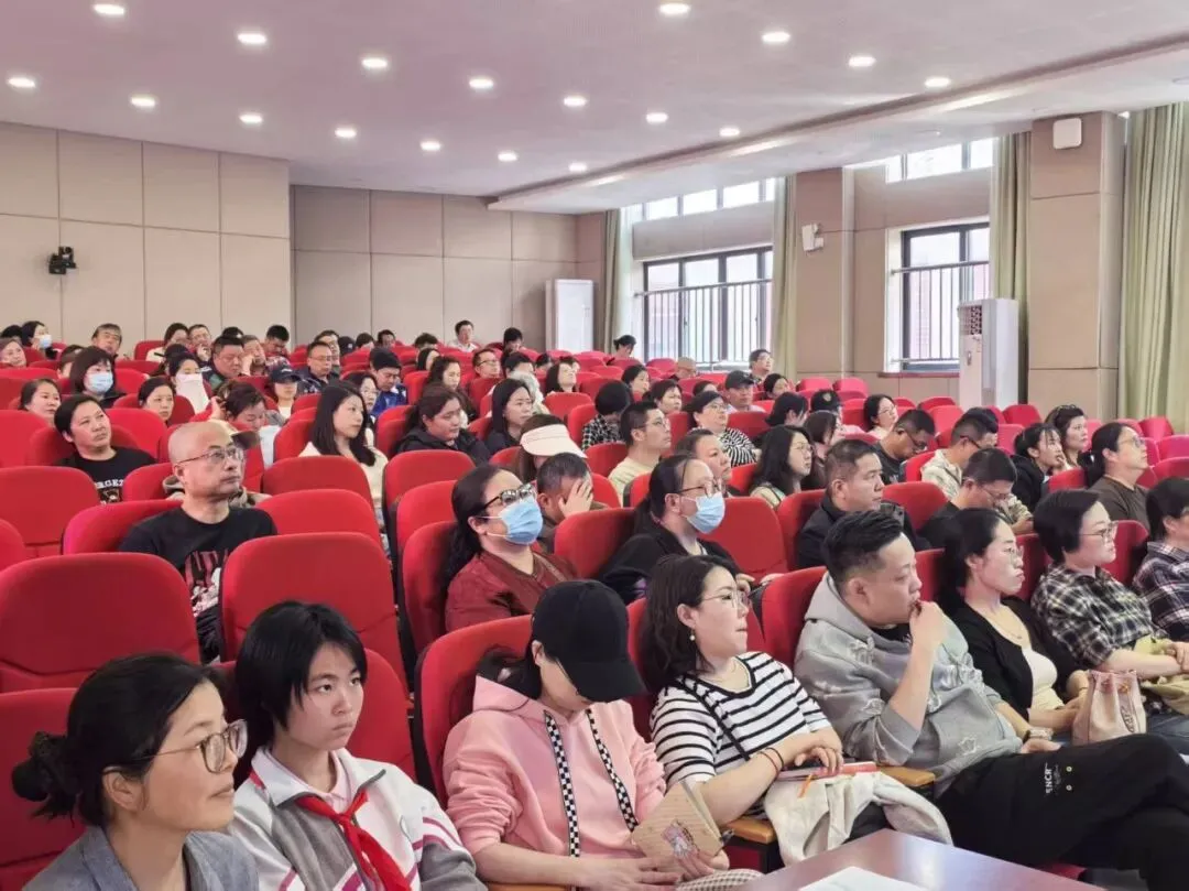 凝心聚力迎中考,家校携手筑未来 | 我校召开九年级教师中考冲刺分析会及家长会 第16张