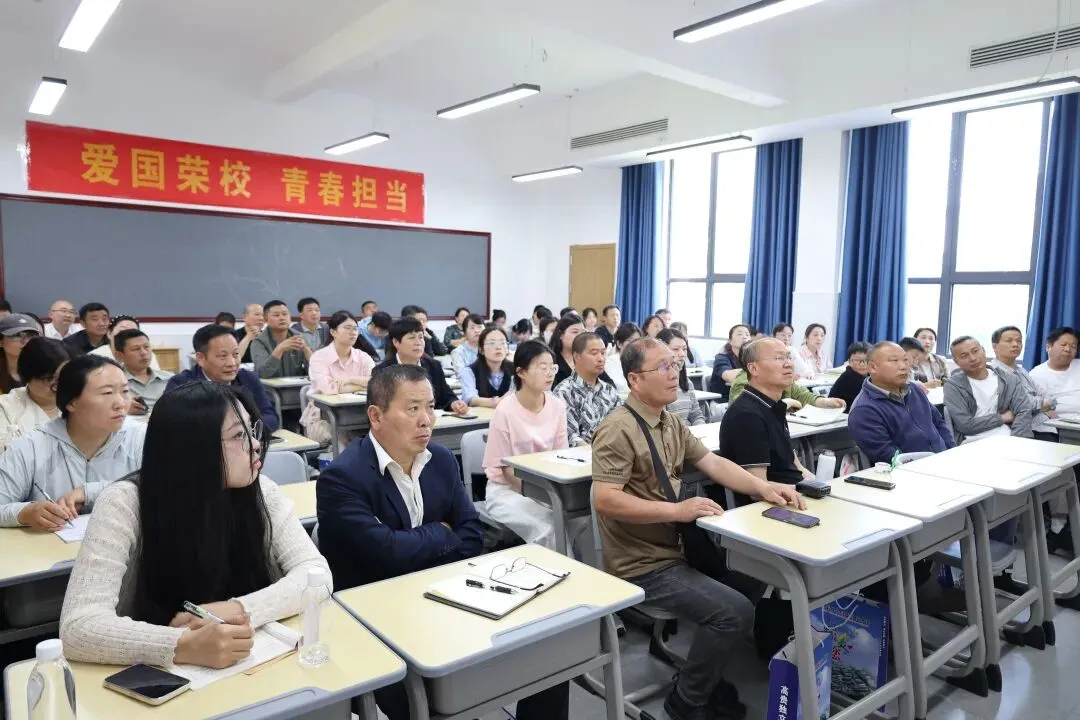 精准赋能 共赢中考——阜南骏臣高级中学成功举办学校管理与备考教学专题交流会 第11张