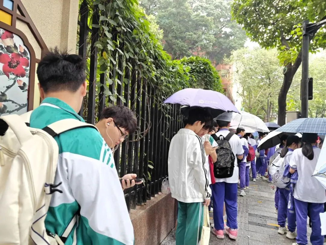 雨润锋芒,师伴远航|中考英语听说考试送考工作圆满结束 第3张 雨润锋芒,师伴远航|中考英语听说考试送考工作圆满结束 第3张