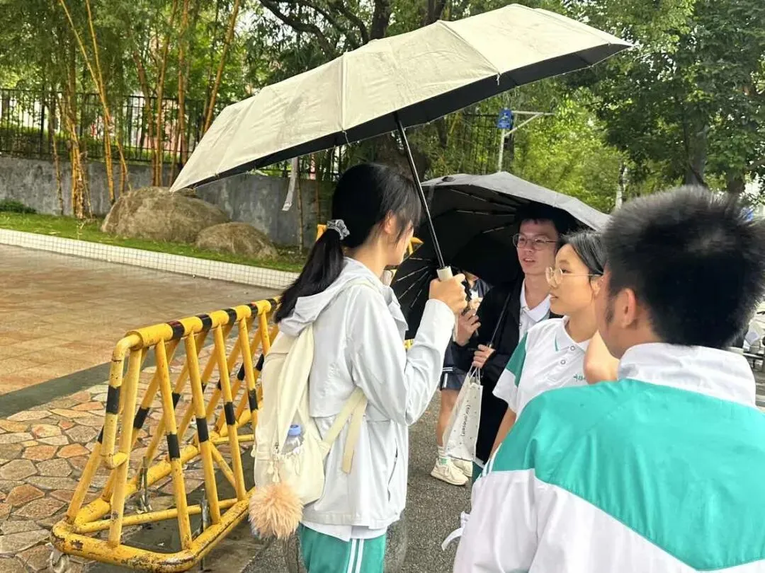 雨润锋芒,师伴远航|中考英语听说考试送考工作圆满结束 第9张 雨润锋芒,师伴远航|中考英语听说考试送考工作圆满结束 第9张
