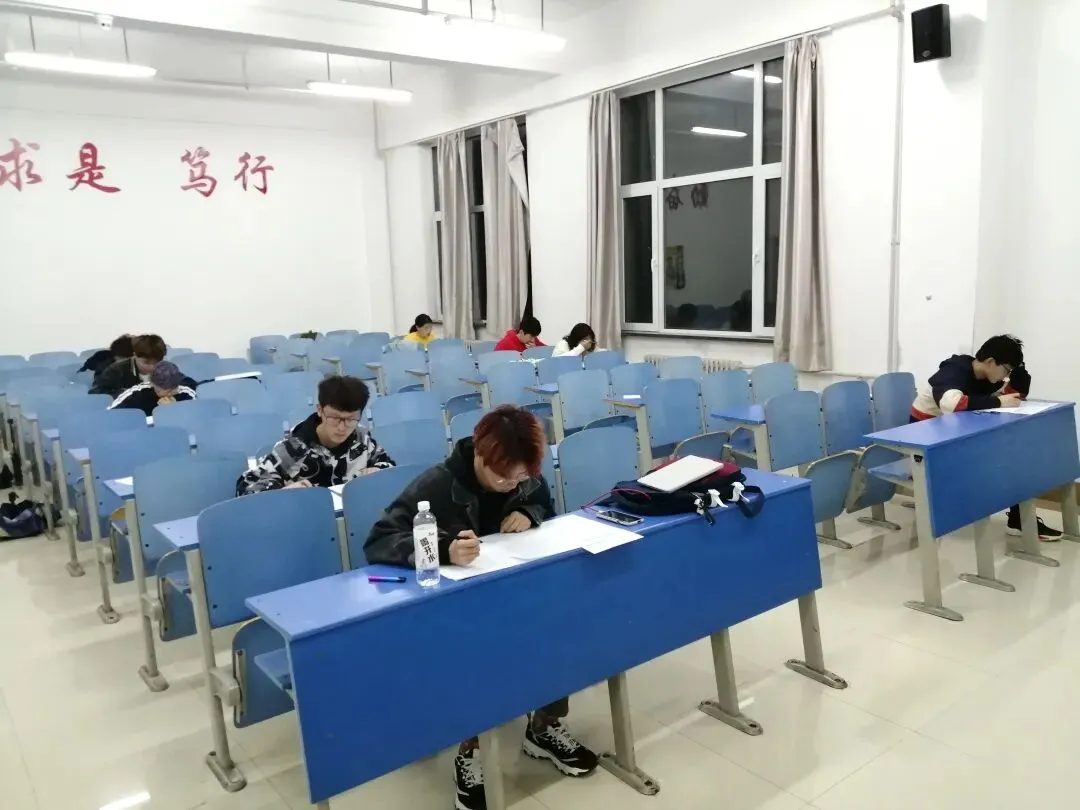【才苑视点】我院举行大学英语四级模拟考试 第3张