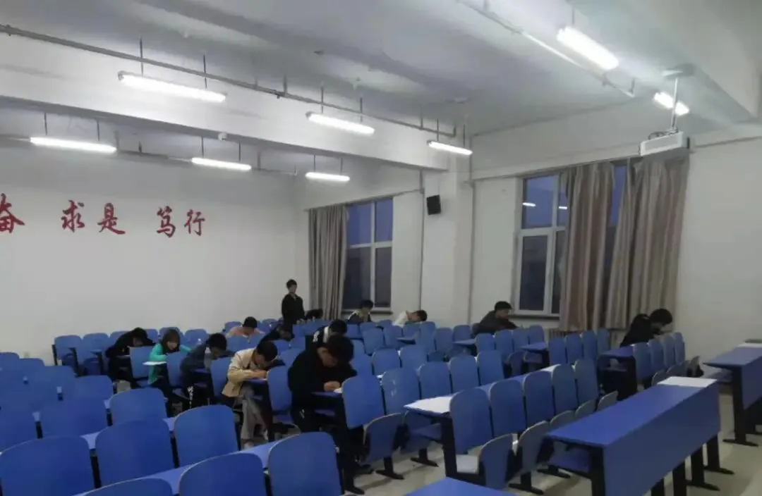 【才苑视点】我院举行大学英语四级模拟考试 第4张