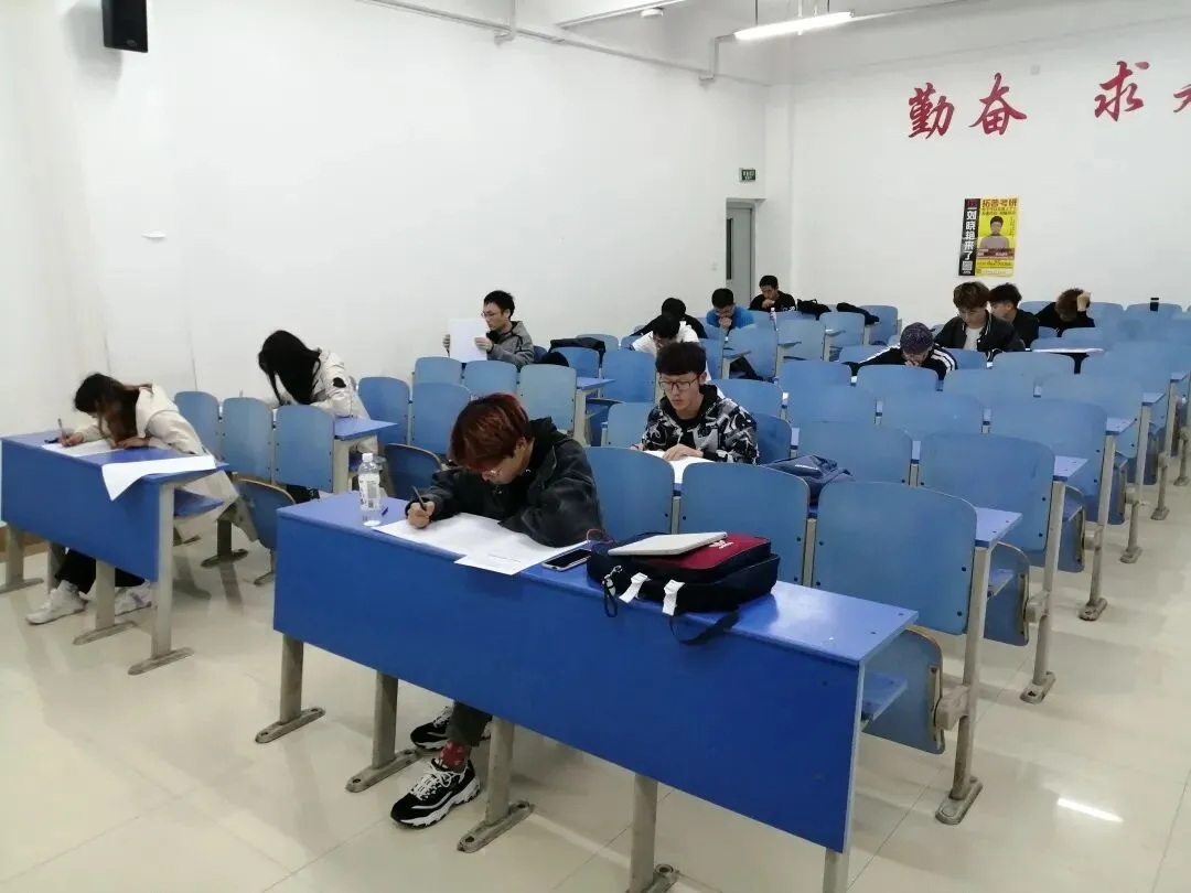 【才苑视点】我院举行大学英语四级模拟考试 第5张