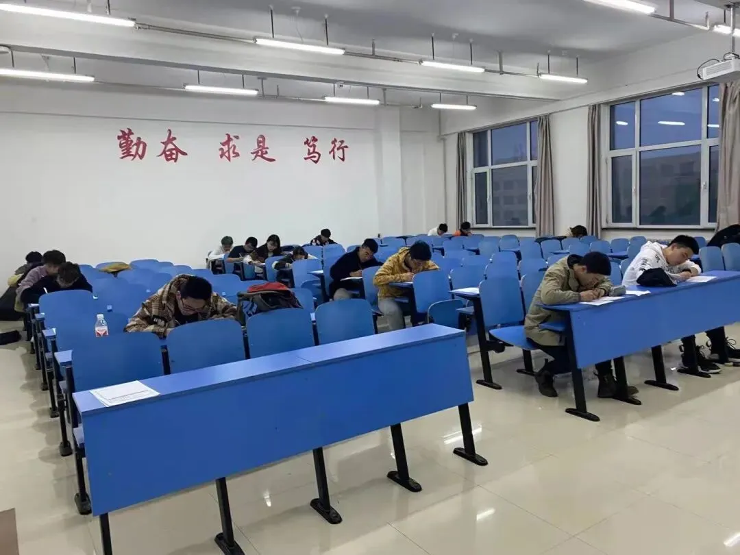 【才苑视点】我院举行大学英语四级模拟考试 第7张