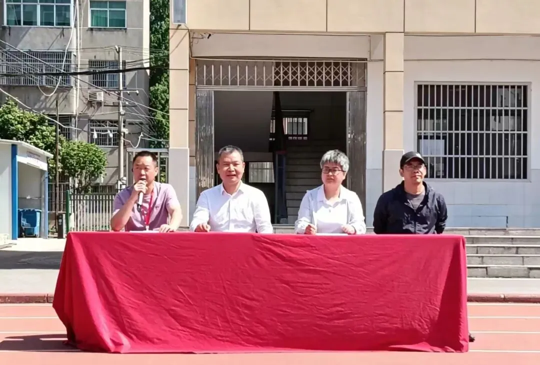 凝心聚力战地生,乘风破浪迎中考 第4张