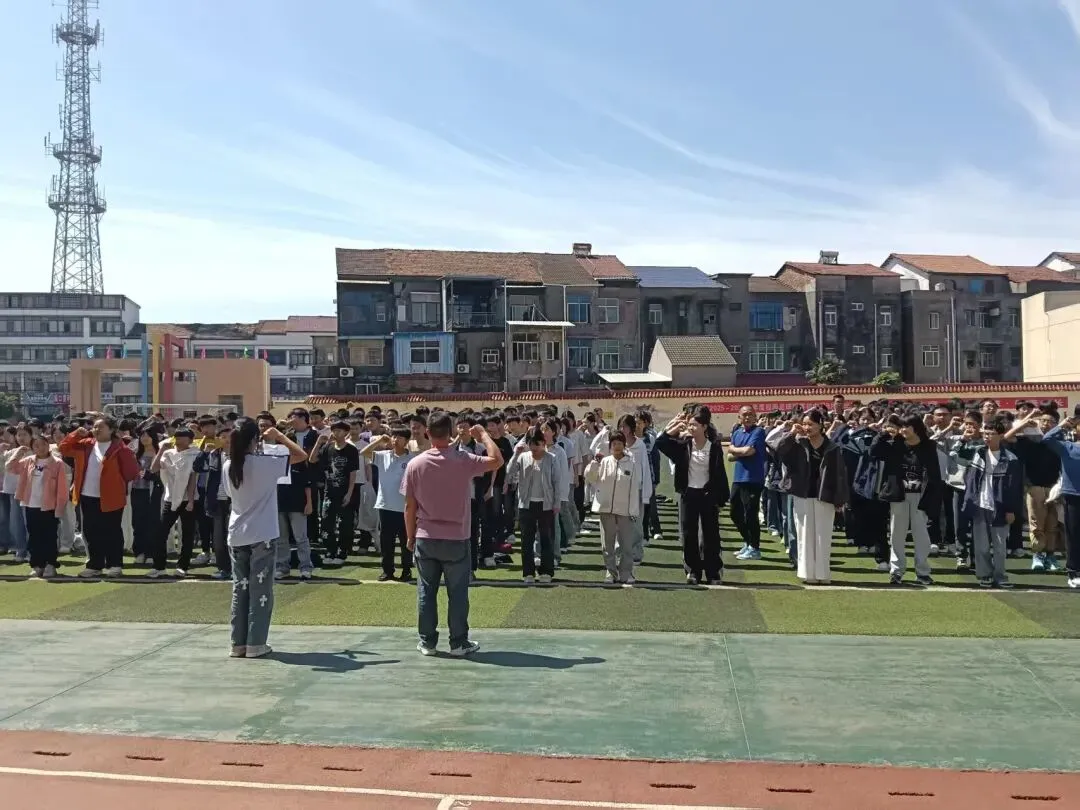 凝心聚力战地生,乘风破浪迎中考 第15张