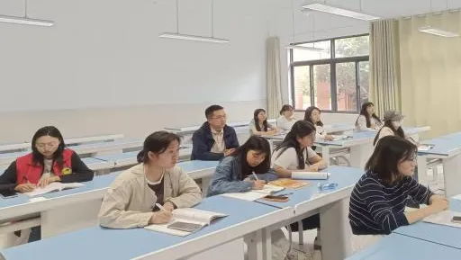 精研真题明方向 聚力备战启新程 ——襄阳四中初级中学召开2026 年中考备考研讨会 第3张